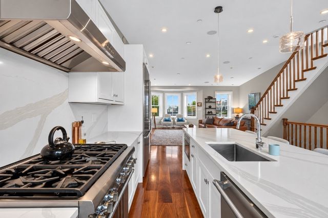 550 E Broadway 2, Boston, MA 02127