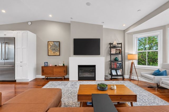 550 E Broadway 2, Boston, MA 02127