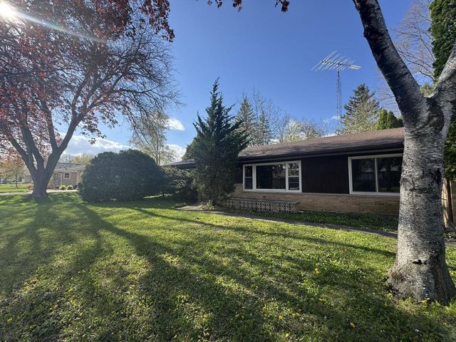 22 WELLE DRIVE, Oshkosh, WI 54902