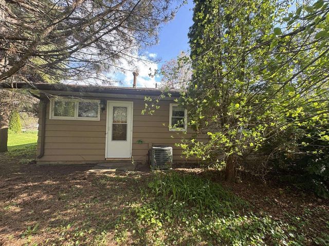 22 WELLE DRIVE, Oshkosh, WI 54902