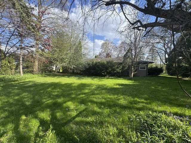 22 WELLE DRIVE, Oshkosh, WI 54902
