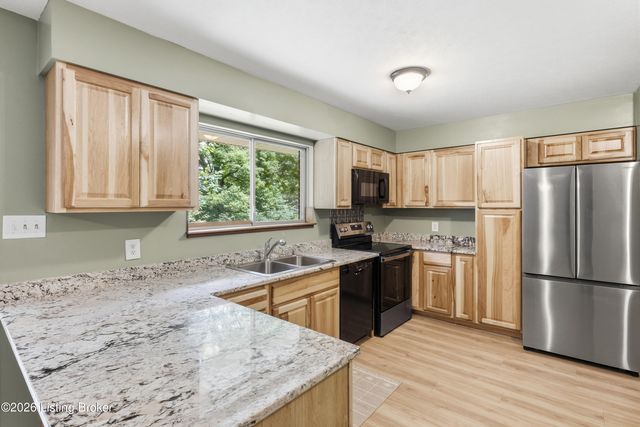 8603 Cool Brook Ct, Louisville, KY 40291