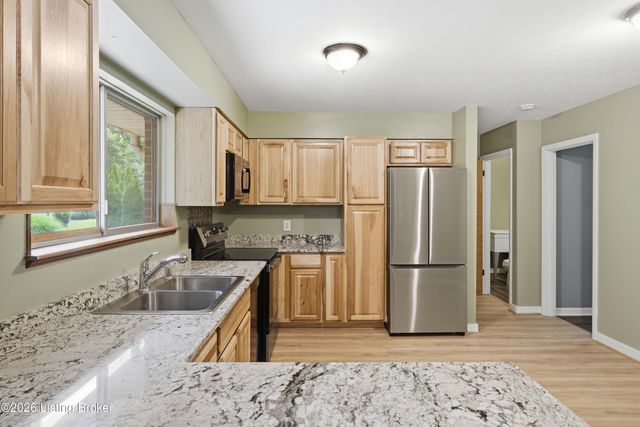 8603 Cool Brook Ct, Louisville, KY 40291