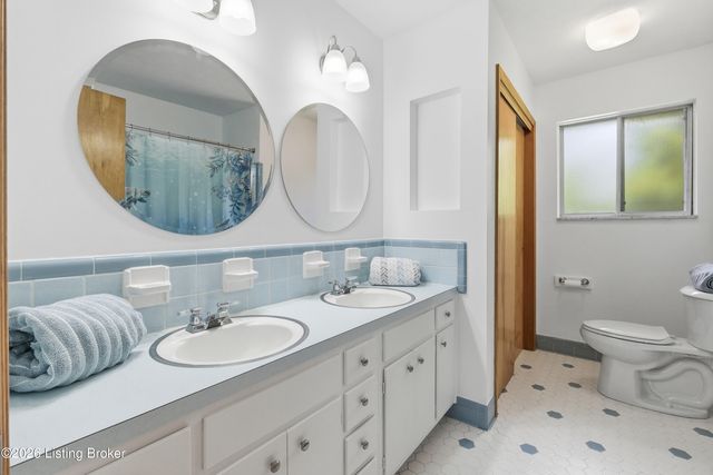 8603 Cool Brook Ct, Louisville, KY 40291