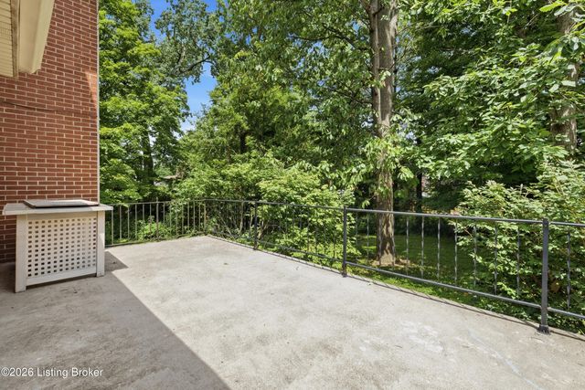 8603 Cool Brook Ct, Louisville, KY 40291
