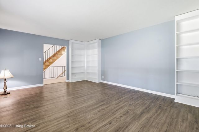 8603 Cool Brook Ct, Louisville, KY 40291