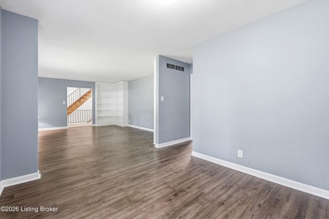 8603 Cool Brook Ct, Louisville, KY 40291