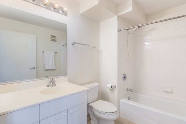 800 Elgin Road 1206, Evanston, IL 60201
