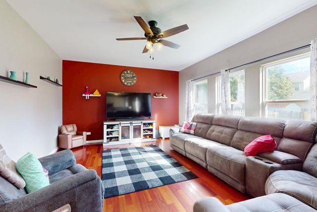 31601 N Pineview Boulevard, Lakemoor, IL 60051