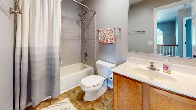 31601 N Pineview Boulevard, Lakemoor, IL 60051