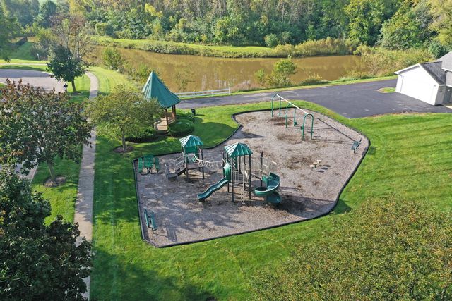 31601 N Pineview Boulevard, Lakemoor, IL 60051