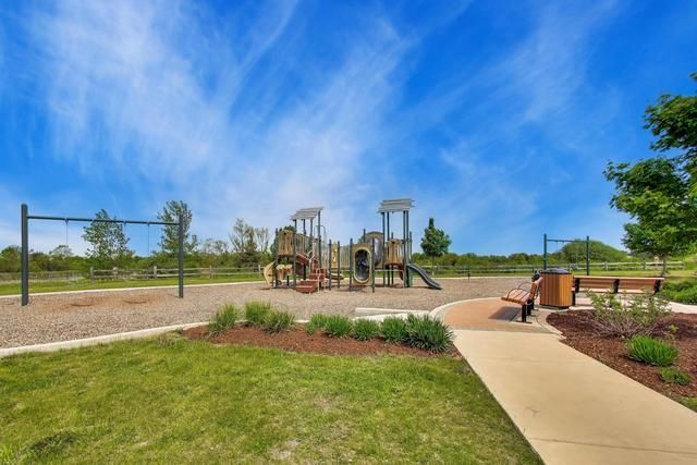 2724 Fieldcrest Drive 3106, Mundelein, IL 60060
