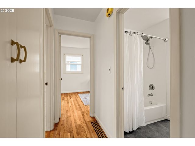 2525 Se 79TH Ave, Portland, OR 97206