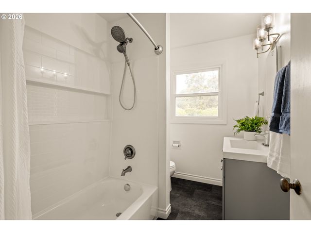 2525 Se 79TH Ave, Portland, OR 97206