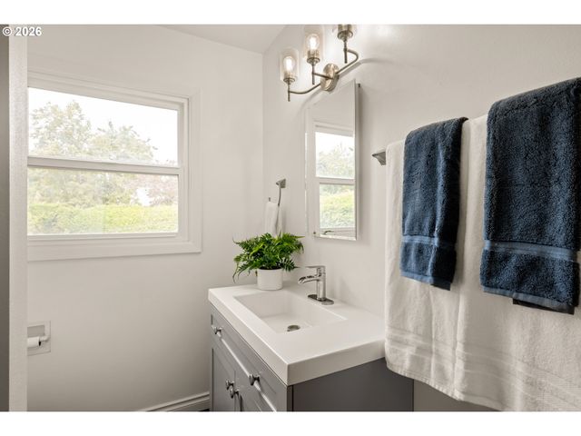 2525 Se 79TH Ave, Portland, OR 97206