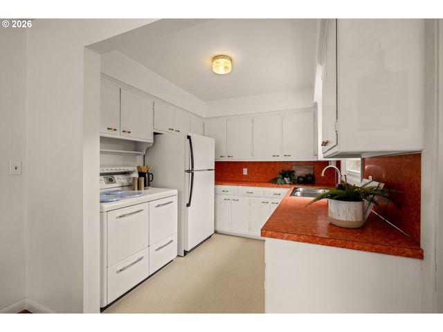 2525 Se 79TH Ave, Portland, OR 97206