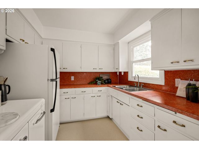 2525 Se 79TH Ave, Portland, OR 97206