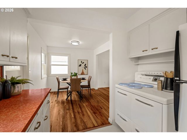 2525 Se 79TH Ave, Portland, OR 97206