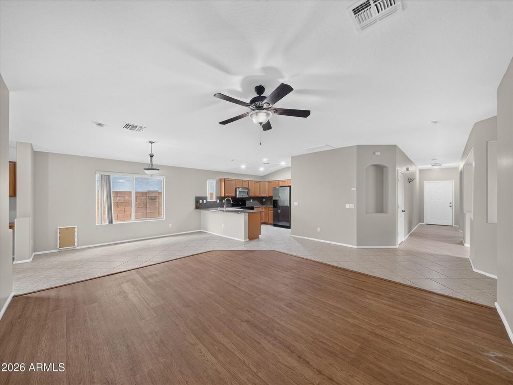 633 E LESLIE Avenue, San Tan Valley, AZ 85140 — photo 2