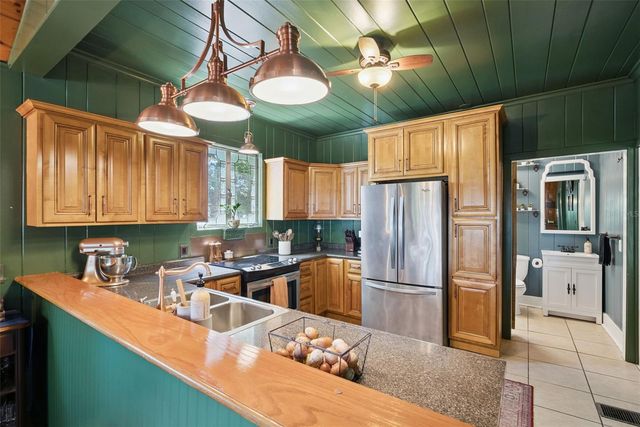 605 E LAKEVIEW AVENUE, Eustis, FL 32726