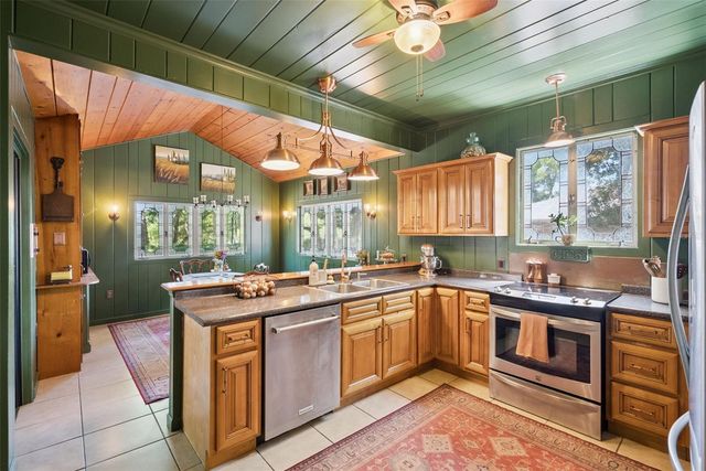 605 E LAKEVIEW AVENUE, Eustis, FL 32726