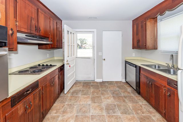 903 Yorktown Drive, Charleston, SC 29412