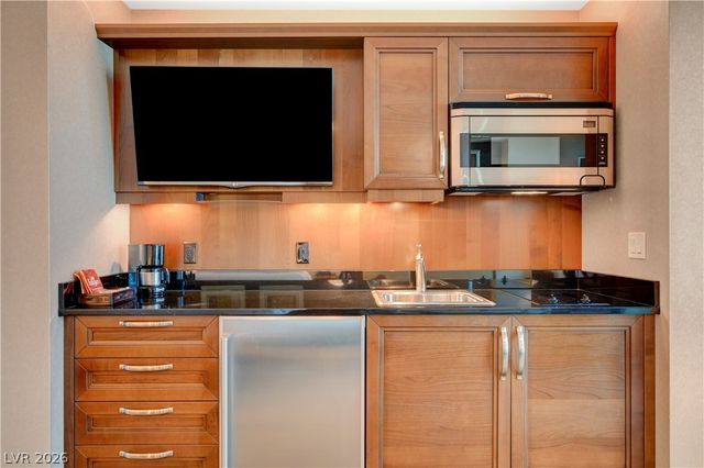 135 East Harmon Avenue 2411, Las Vegas, NV 89109