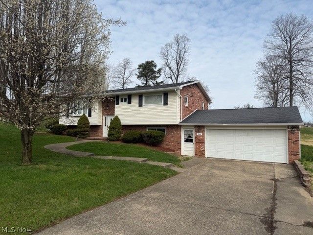 245 Kittle Street, Williamstown, WV 26187