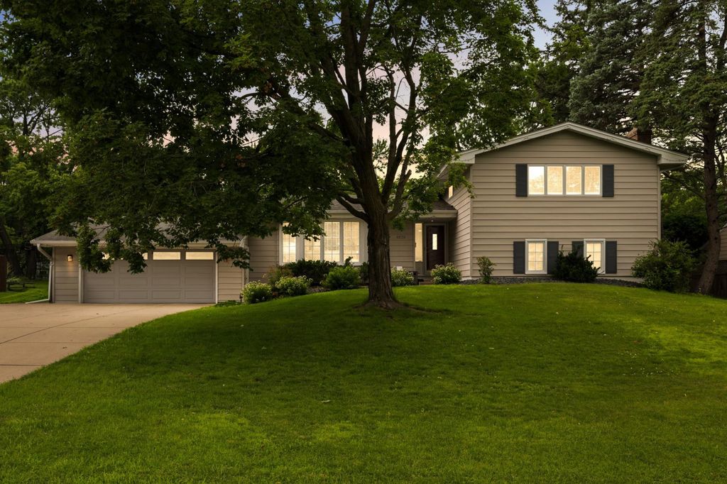 6620 Limerick Lane, Edina, MN 55439