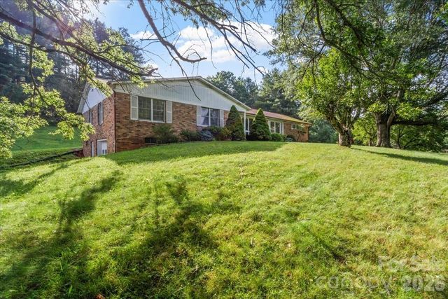 235 Rolling Ridge Loop, Burnsville, NC 28714