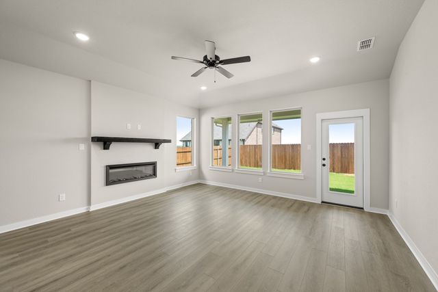 809 Alderwood Drive, Red Oak, TX 75154