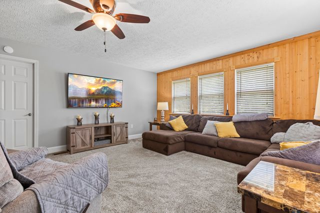 26 Hickory Road, West Liberty, KY 41472