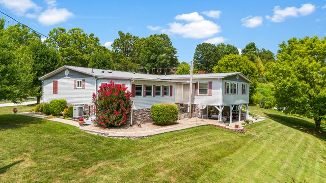 26 Hickory Road, West Liberty, KY 41472