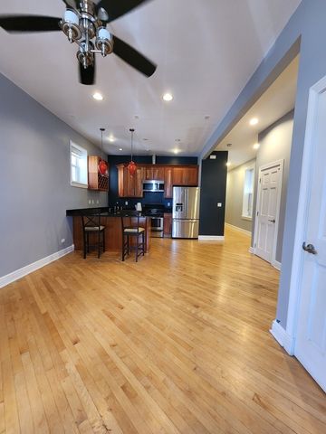 929 W 18th Place 1, Chicago, IL 60608