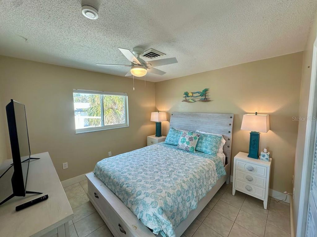 Image 13 of property listing at 1490 JANET PLACE, Englewood, FL 34223