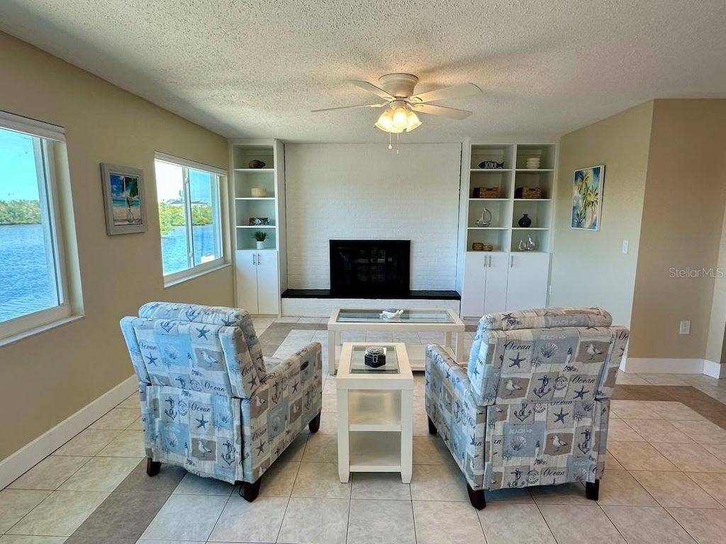 Image 14 of property listing at 1490 JANET PLACE, Englewood, FL 34223