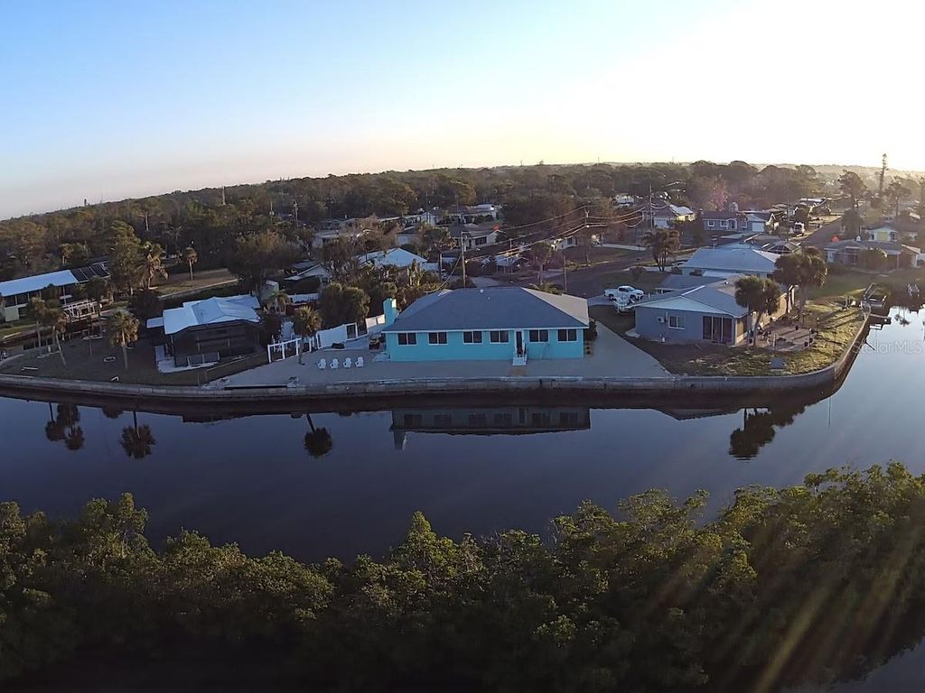 Image 18 of property listing at 1490 JANET PLACE, Englewood, FL 34223