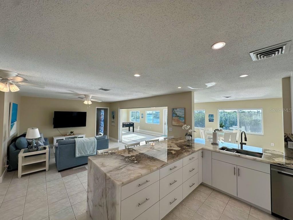 Image 5 of property listing at 1490 JANET PLACE, Englewood, FL 34223