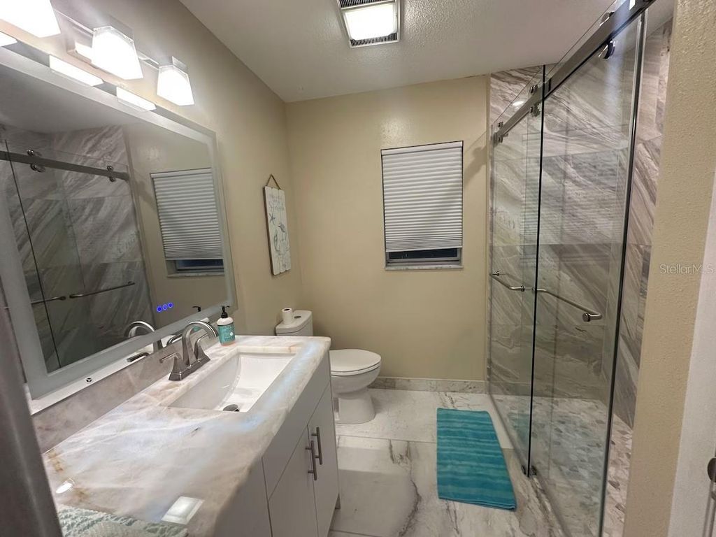 Image 6 of property listing at 1490 JANET PLACE, Englewood, FL 34223