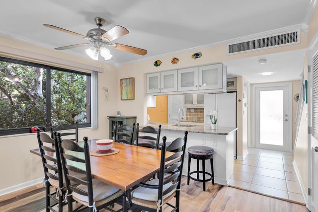 97652 Overseas Hwy Apt M8, Key Largo, FL 33037