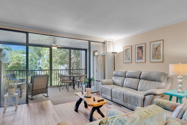 97652 Overseas Hwy Apt M8, Key Largo, FL 33037