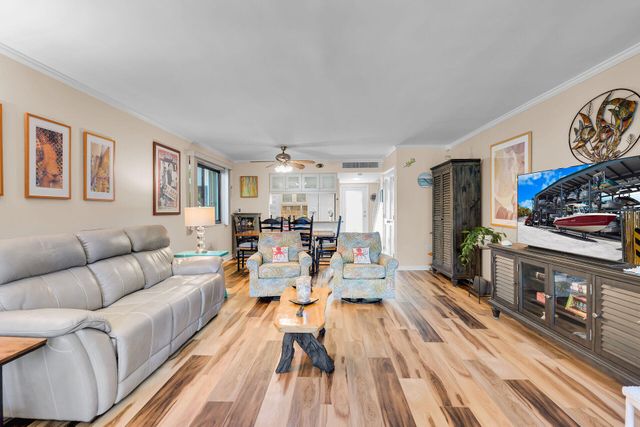 97652 Overseas Hwy Apt M8, Key Largo, FL 33037