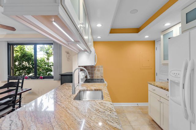 97652 Overseas Hwy Apt M8, Key Largo, FL 33037