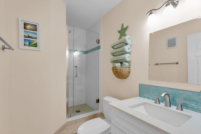 97652 Overseas Hwy Apt M8, Key Largo, FL 33037