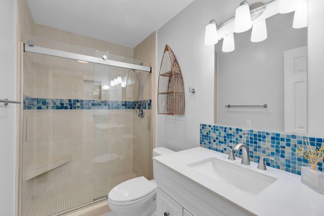 97652 Overseas Hwy Apt M8, Key Largo, FL 33037