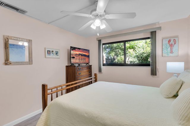 97652 Overseas Hwy Apt M8, Key Largo, FL 33037