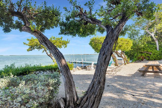 97652 Overseas Hwy Apt M8, Key Largo, FL 33037