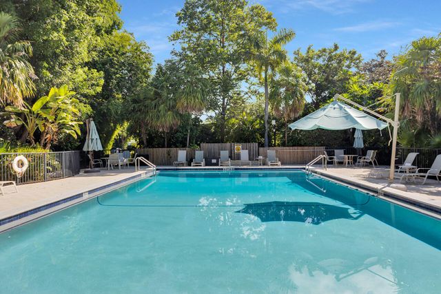 97652 Overseas Hwy Apt M8, Key Largo, FL 33037