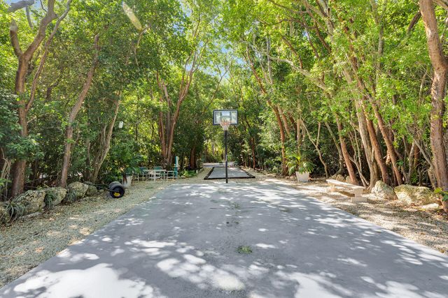 97652 Overseas Hwy Apt M8, Key Largo, FL 33037