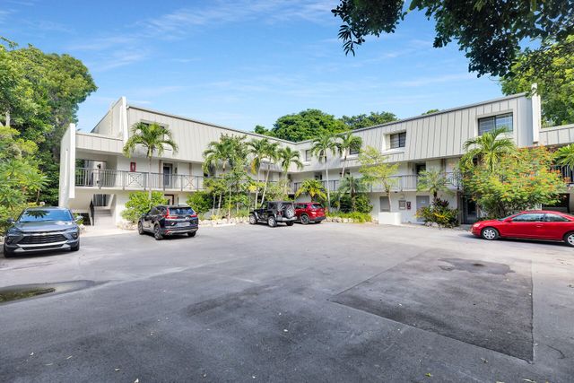 97652 Overseas Hwy Apt M8, Key Largo, FL 33037